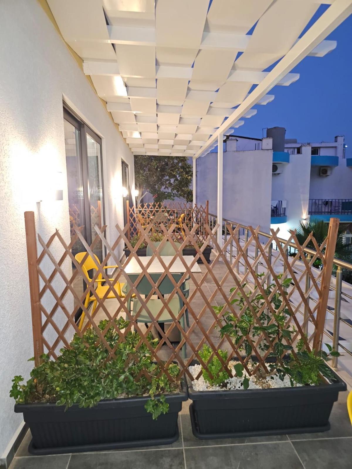 Ardit Seaside Rooms Sarandë Exterior foto